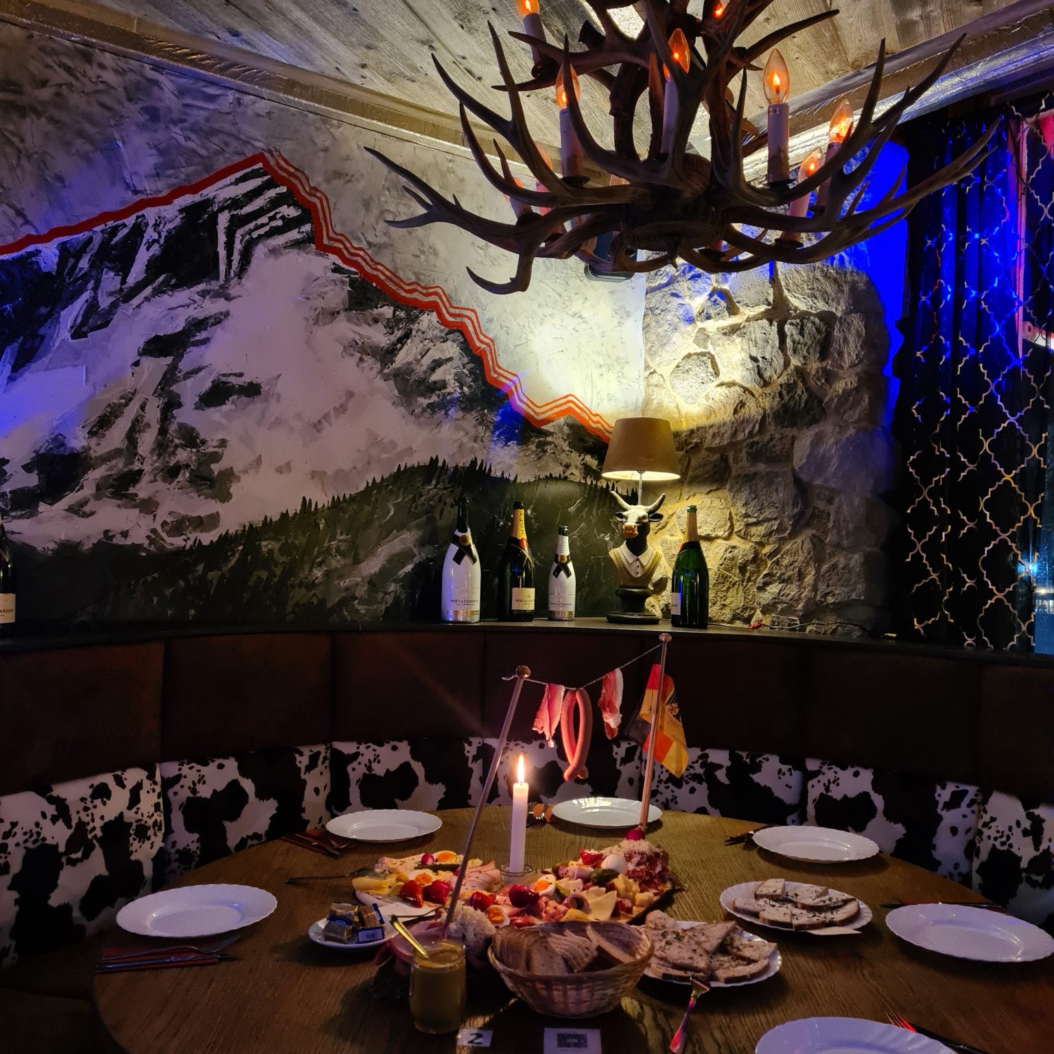 Peaches GarmischPartenkirchen. 5 Areas in 1 Location. VIP Style im